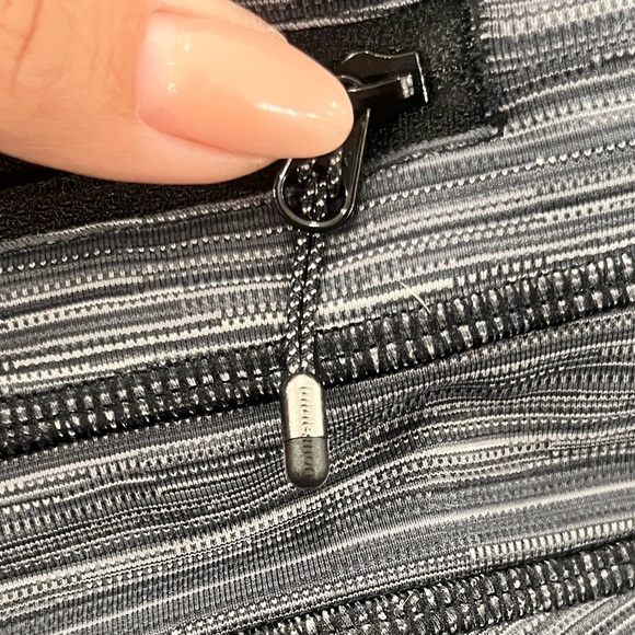 Lululemon Cropped Leggings - Picture 5 of 6